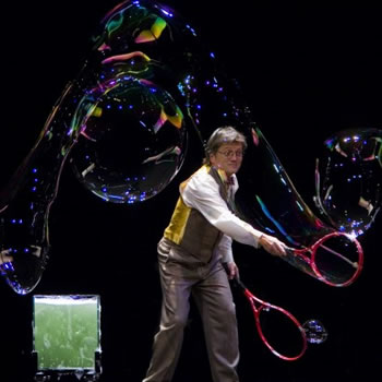 Bubbles: le bolle di sapone incantano Roma